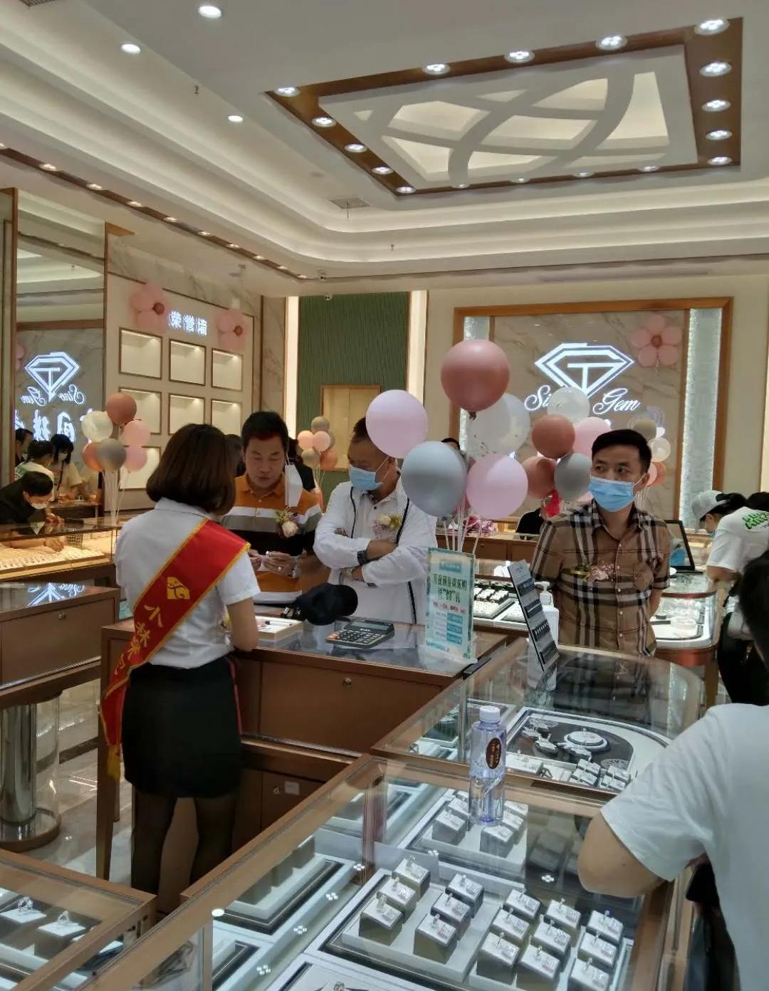 鄂州小林珠宝抖音视频 (鄂州小林珠宝广场地址)