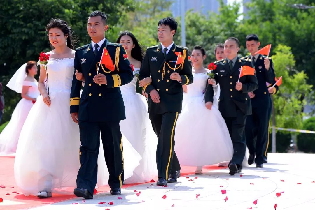 520必备的战袍,520军营婚纱