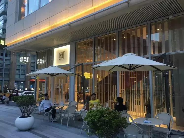 我们走访了最火的9家奶茶店,记者走访测评全市多家品牌奶茶店