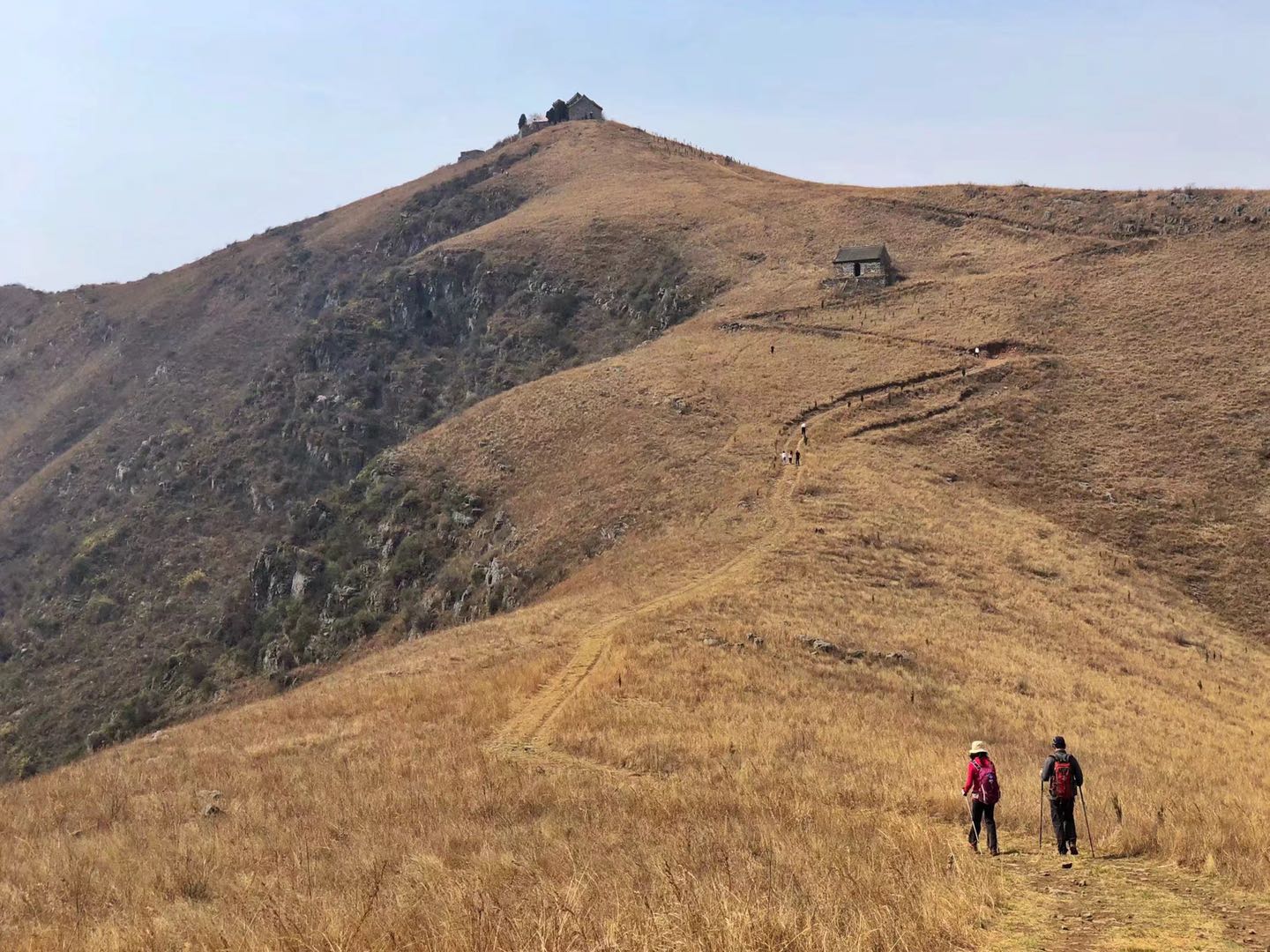郑州最近山顶草原,离郑州自驾最近的大草原有哪些