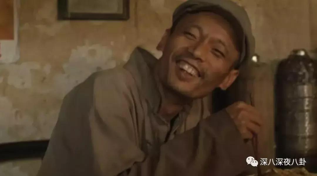 葛大爷回看以前的比赛,葛大爷下班时候的日常