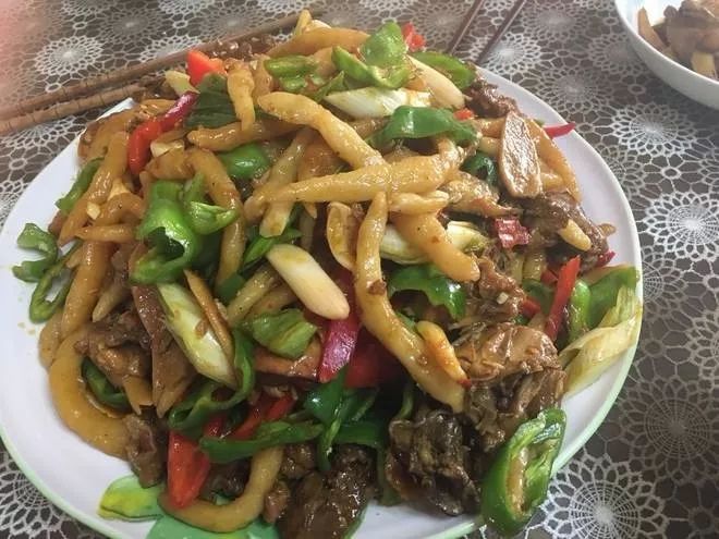 *疆新**早餐美|三步一娜扎，五步一热巴