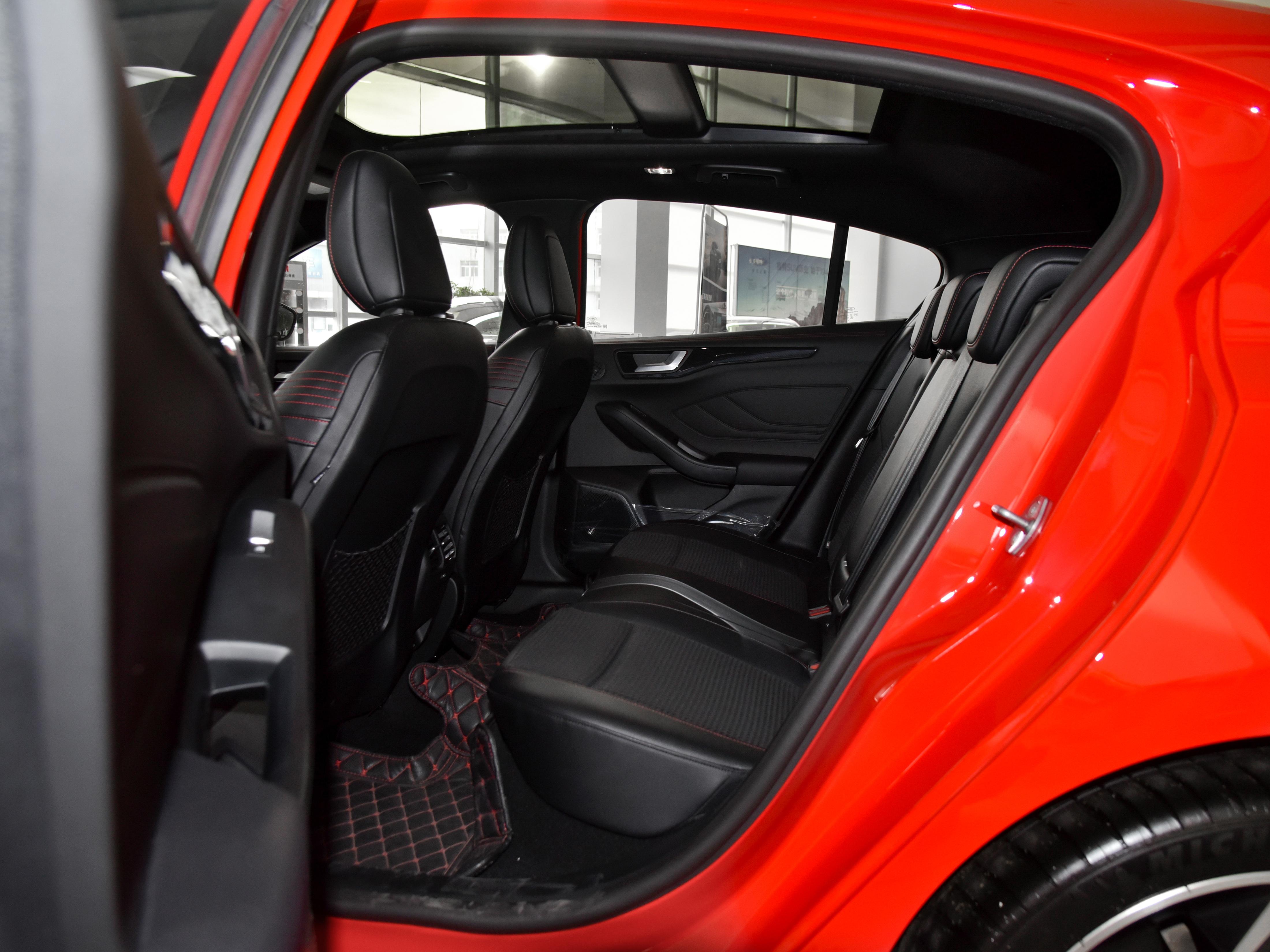 除了动力，品质不输本田思域，实惠的合资轿车，福特福克斯