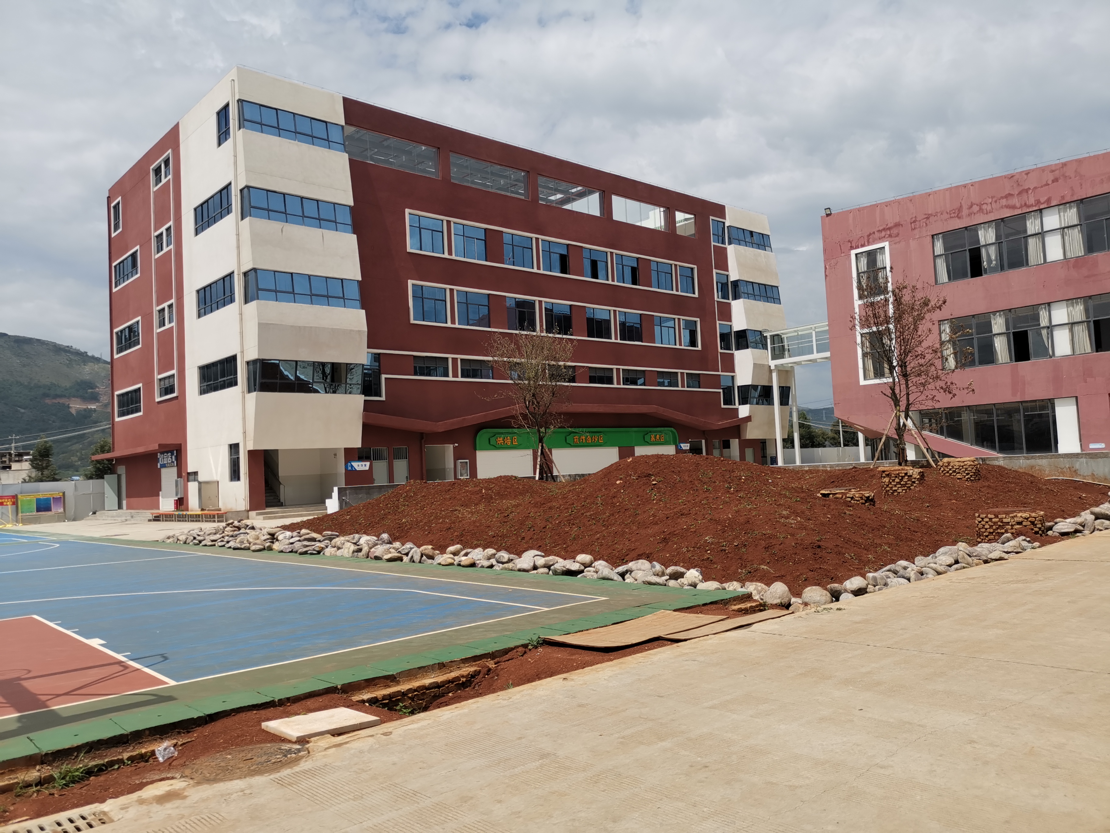 会泽县东陆高级中学校毕业典礼,会泽县东陆高级中学校初中学费