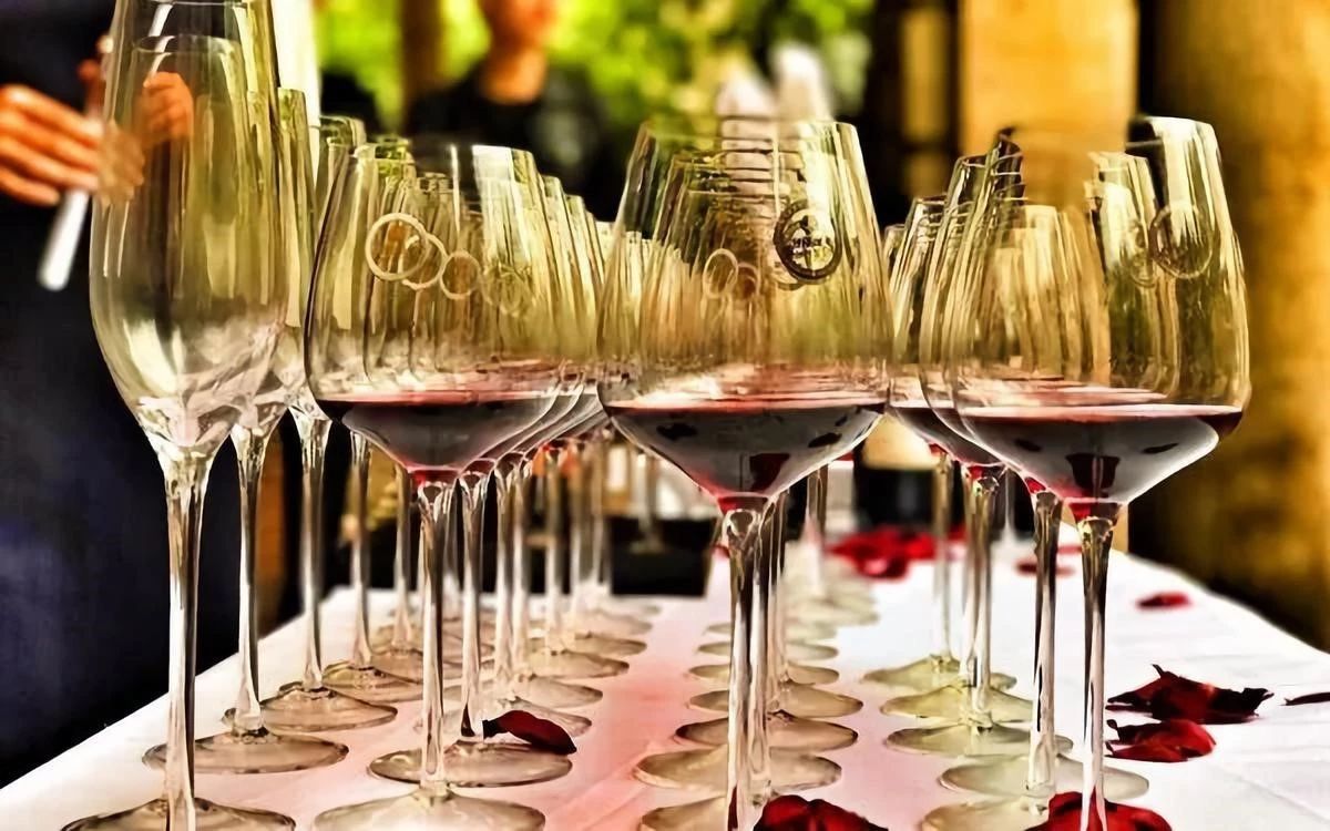 温度过高葡萄酒漏液,葡萄酒螺旋盖更容易出现漏液