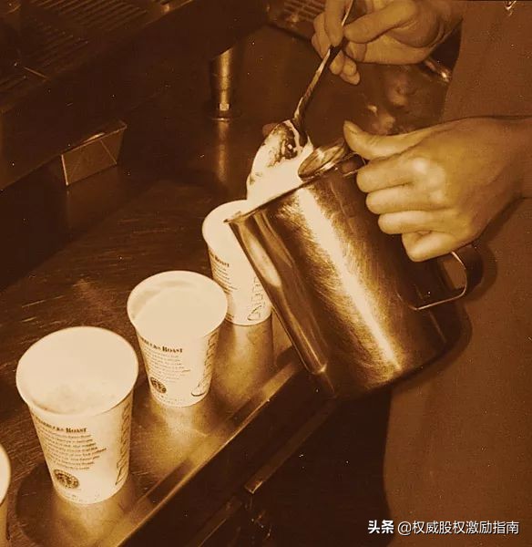 星巴克创始人的艰难时刻,星巴克创始人传奇