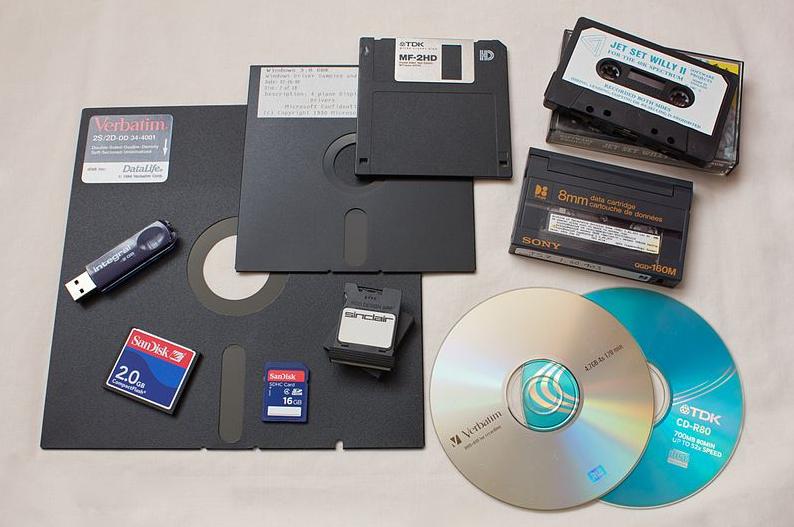 不怕煮不怕烤不消磁！科学家造出500TB超大5维光盘，寿命138亿年