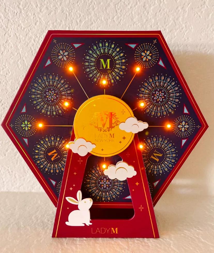 店员像柜姐、配送用劳斯莱斯，贵妇蛋糕卷成啥样了？