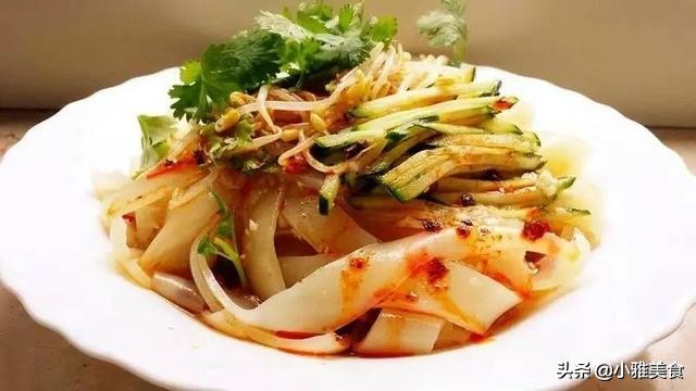 自制手工凉皮怎么弄,凉皮怎么做才筋道不断裂不洗面