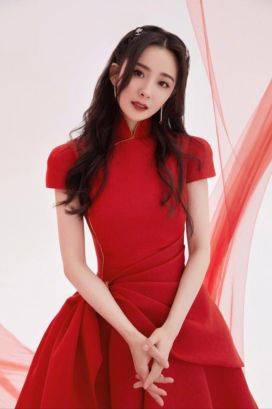 春晚明星戴的首饰,春晚明星戴的珠宝叫什么