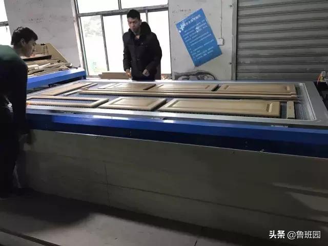 厨房柜门开胶掉下来了怎么办,柜门打胶需要晾多久