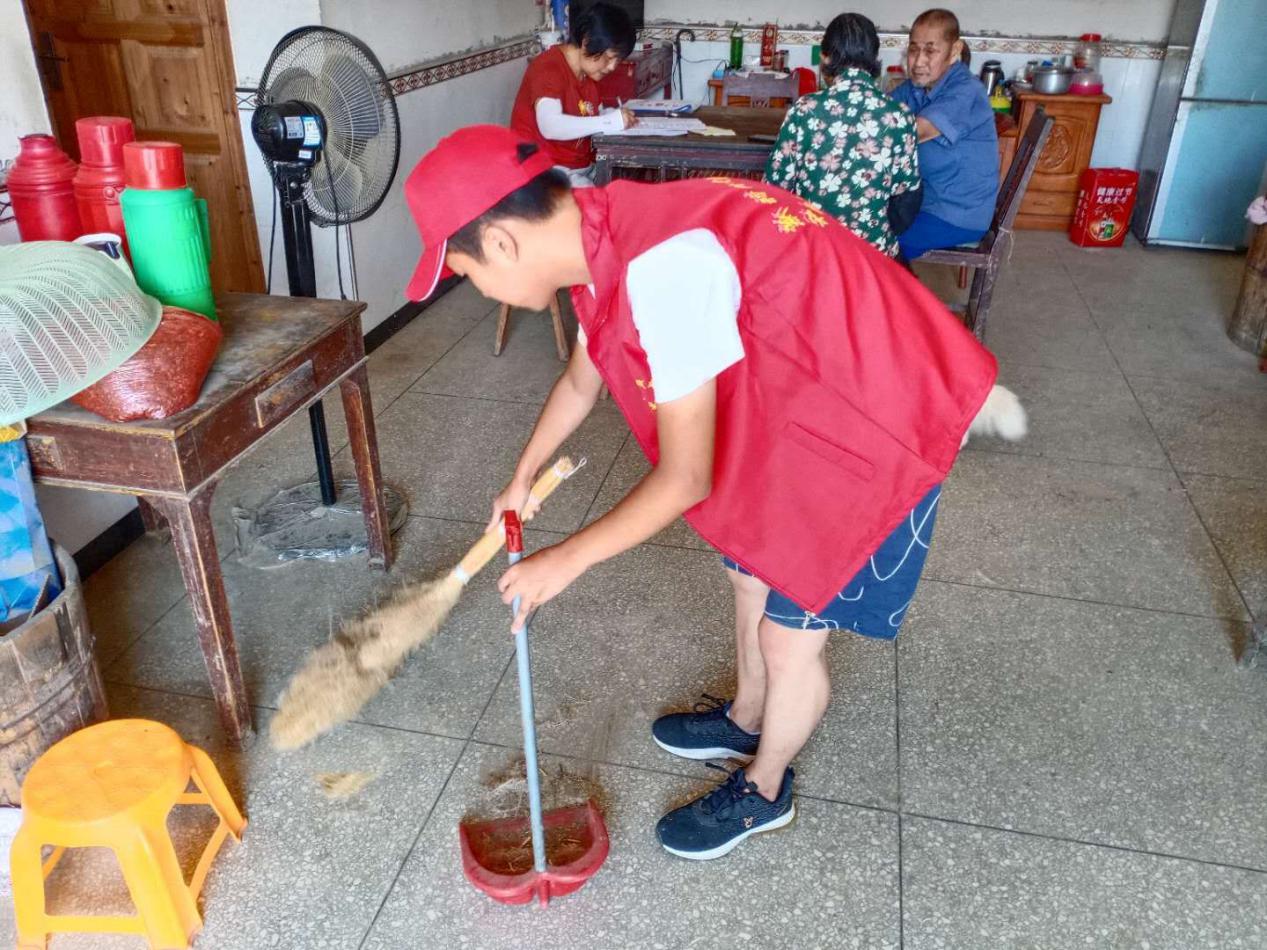 东至县泥溪镇:参加脱贫攻坚社会实践的特长生