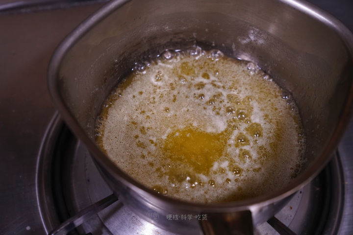 煎牛排大火会糊吗,煎牛排温度高黄油糊了