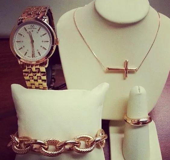 清新雅致，适合女士佩戴的88RUEDURHONE腕表