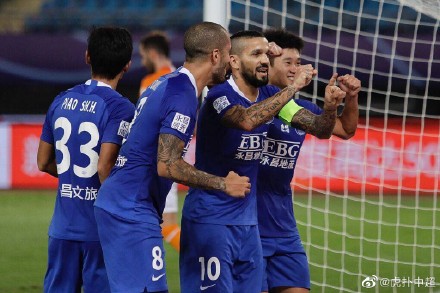 埃弗拉绝杀,武汉卓尔训练中的埃弗拉