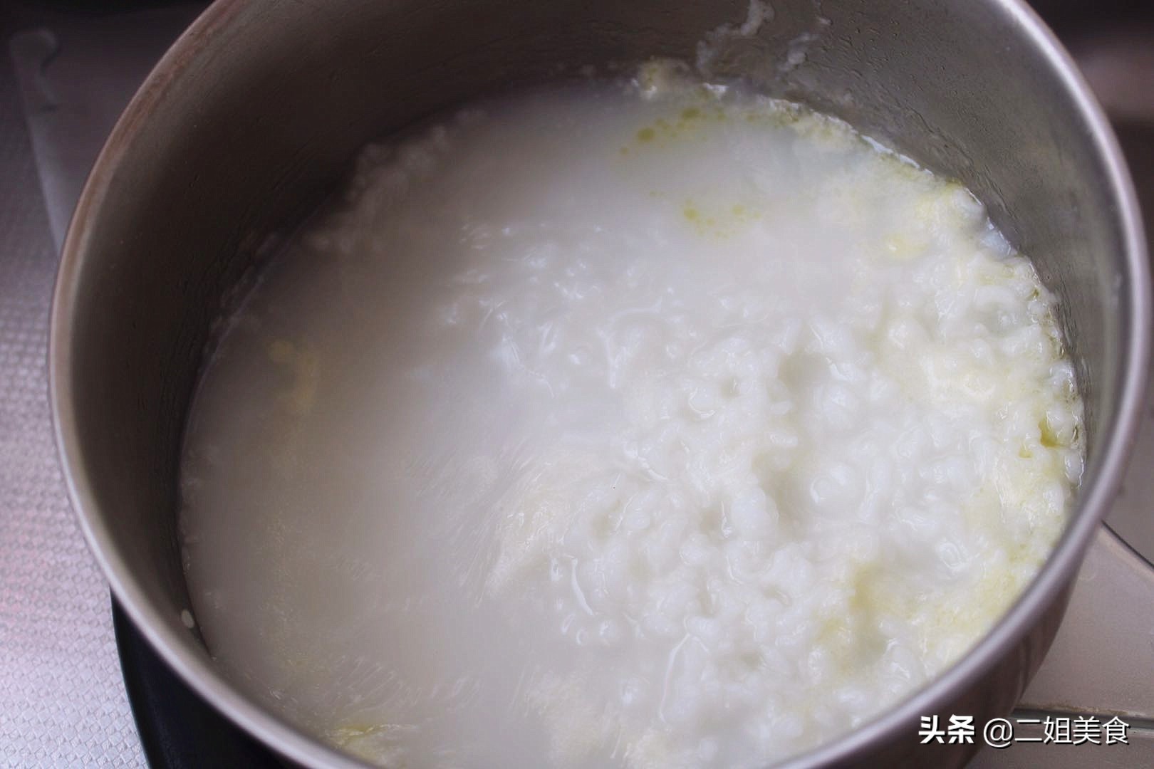 1个小窍门让你煮粥再也不溢锅,锅里煮粥怎样才不会溢出来