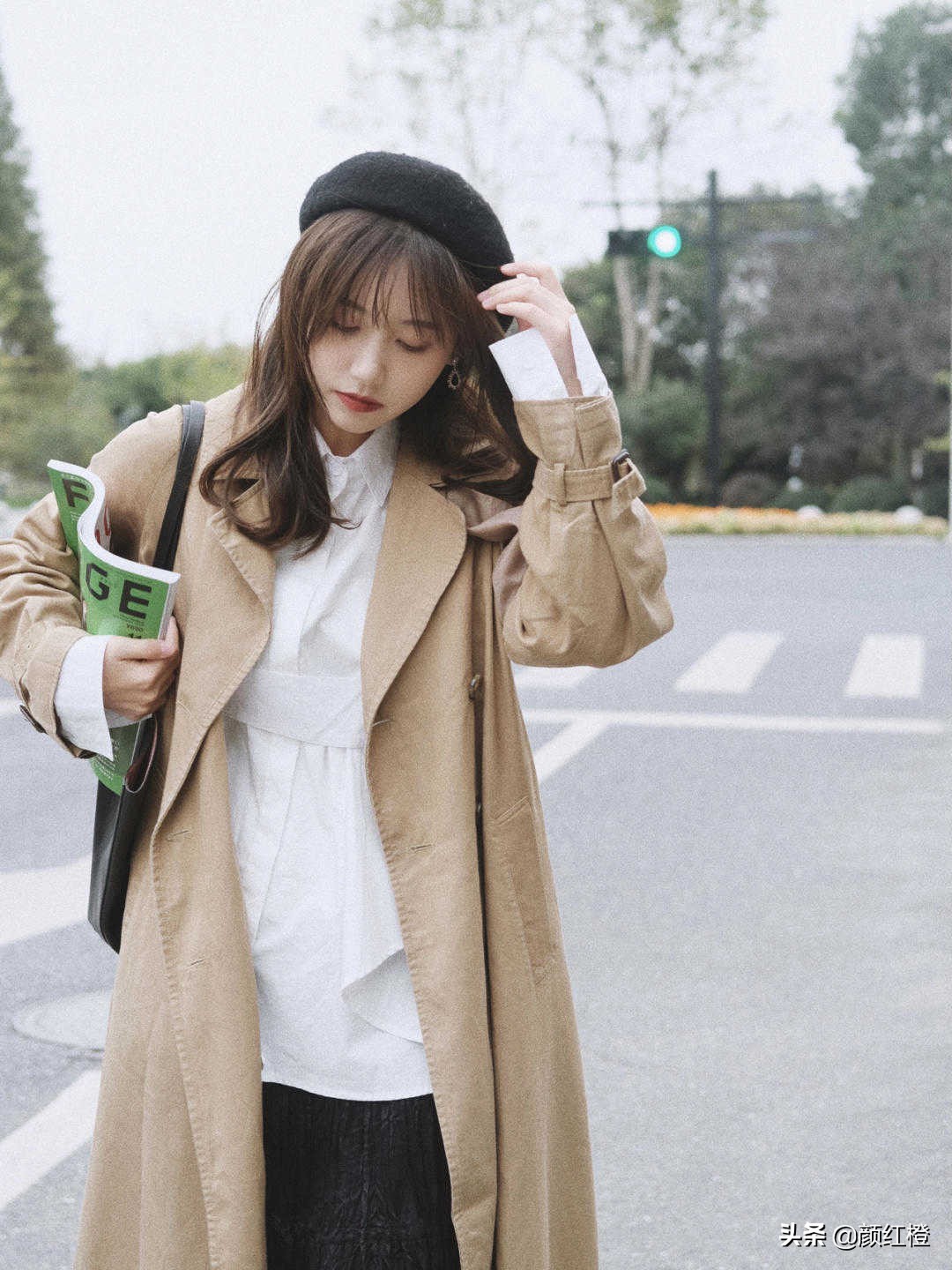 驼色长款冬季风衣的最佳搭配,秋天穿不厌的风衣驼色款更经典