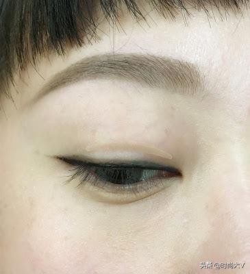 为什么眼妆画起来特别显黑,为什么眼妆上面容易卡