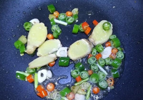 螃蟹怎么蒸不掉腿不流黄,螃蟹蒸到流黄