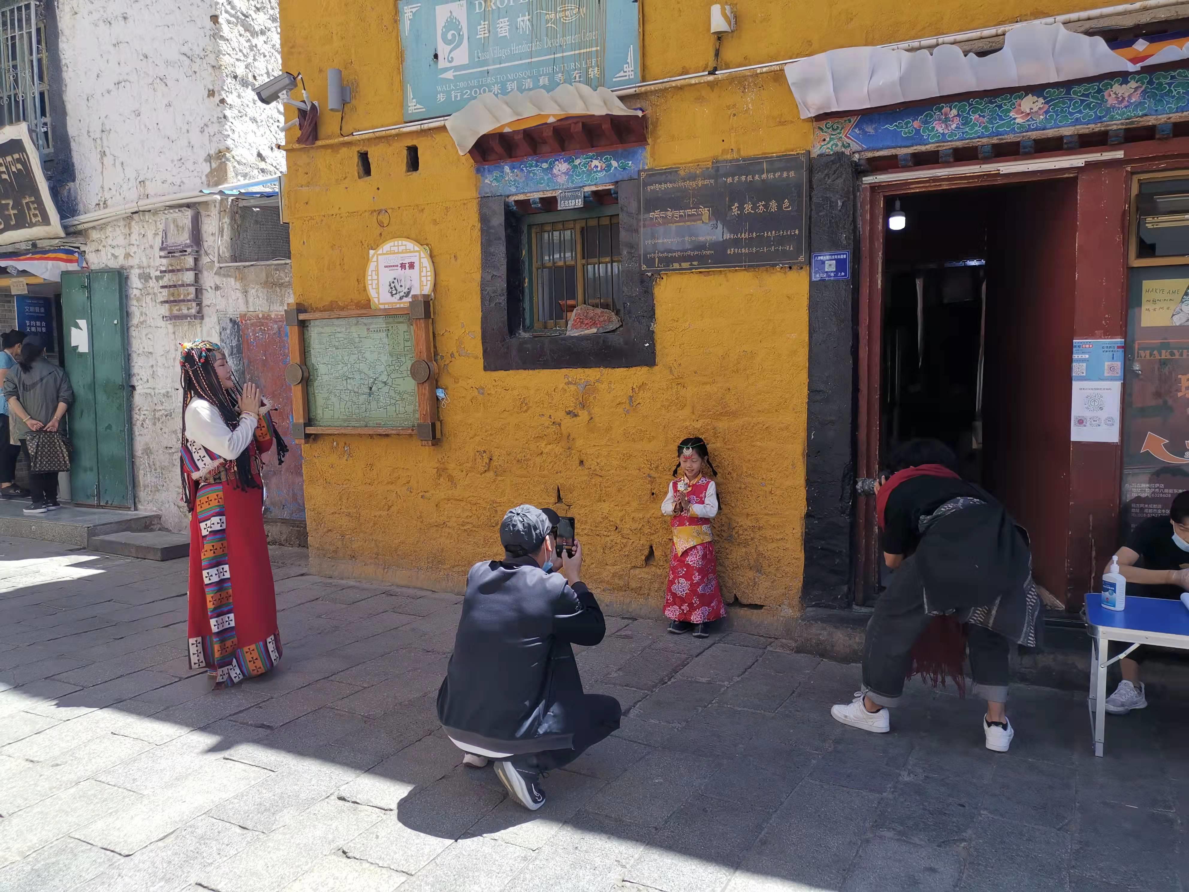 西藏拉萨这个城市好吗,拉萨市区是什么样的地方