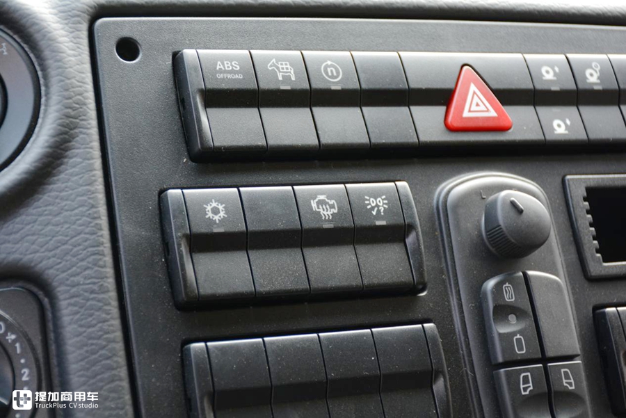 乌尼莫克和阿莫迪罗房车哪个大,阿莫迪罗乌尼莫克u5000房车