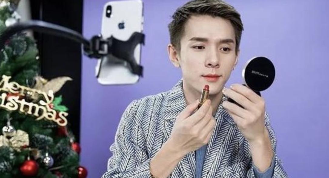 湖南小伙直播卖口红暴富：从月薪三千到花1.3亿买豪宅，凭啥？