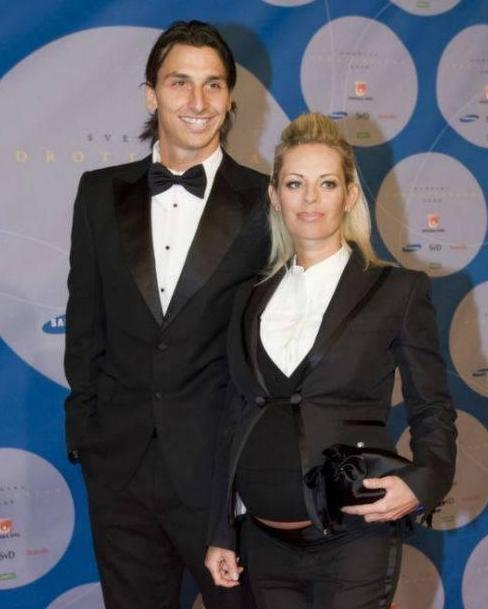 伊布遇到他老婆时多少岁,40岁的足球运动员伊布图片