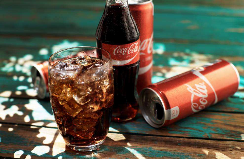 小孩喝可乐喝的牙齿都没了,小孩子喝可乐腐蚀牙齿