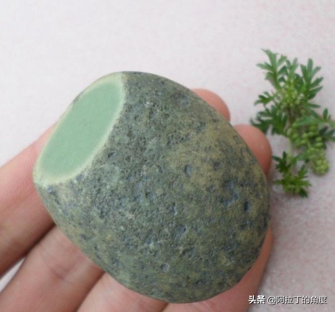 每天都有陨钻出现，别有用心的人不要再发布了，还石友一片净土