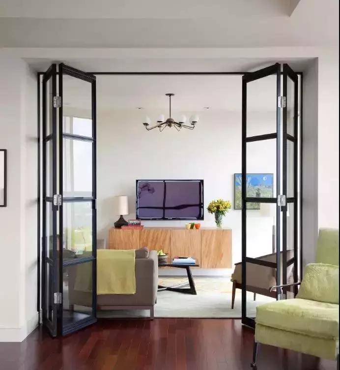 这种黑框玻璃门简直和小户型绝配,一切小黑屋都能被玻璃砖治愈