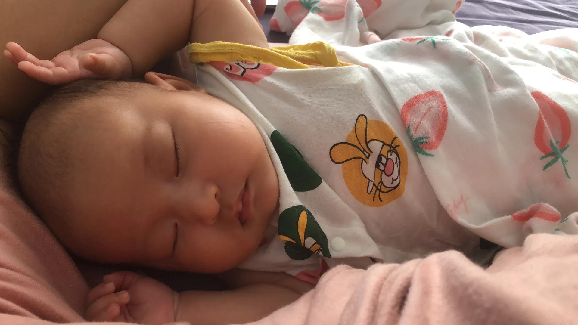 终于不再落地醒！3月龄宝宝三招解决自主入睡，轻松睡好觉