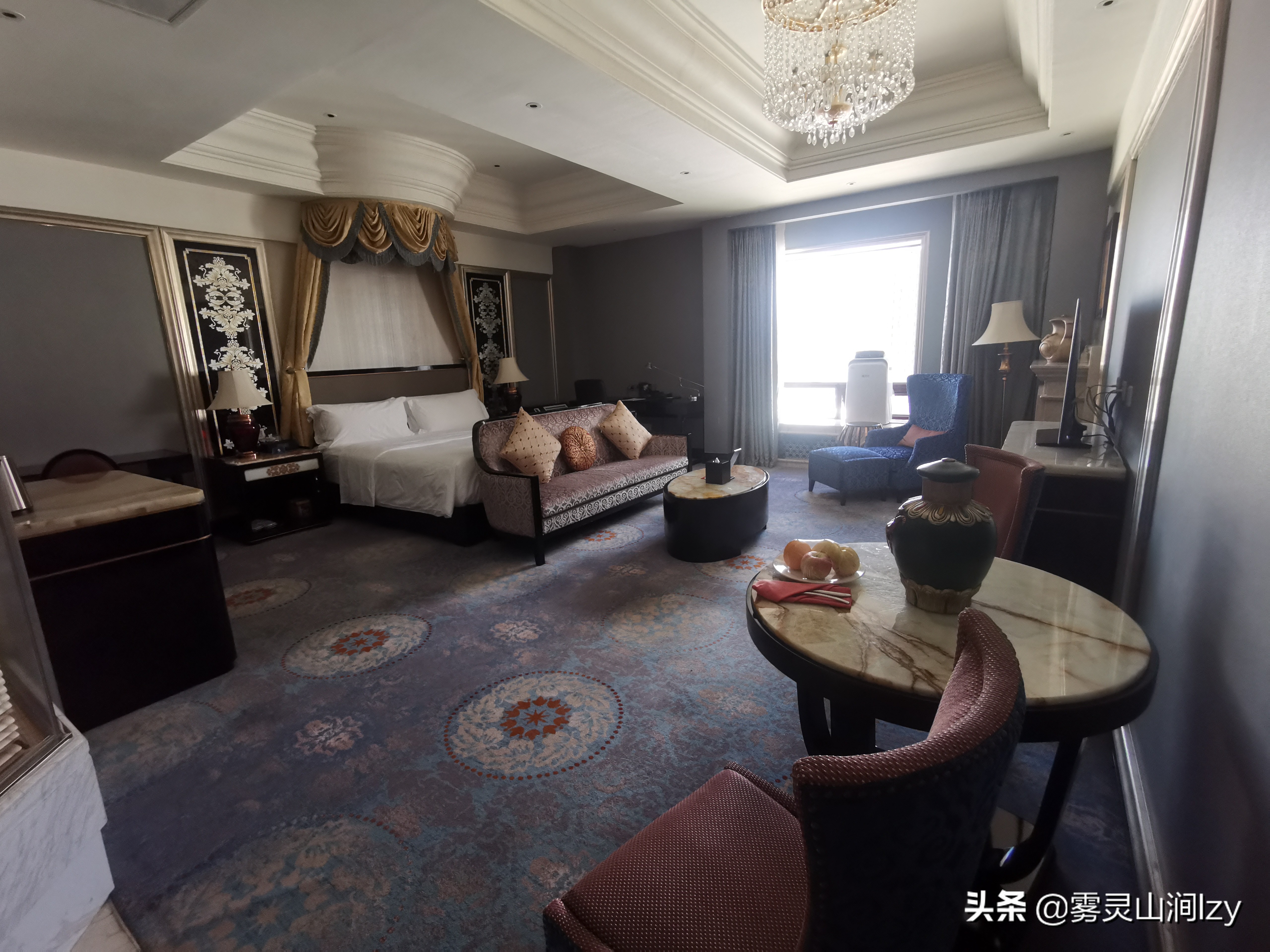 蓝天白云下的雪域高原布达拉宫,蓝天之下日光之城简介