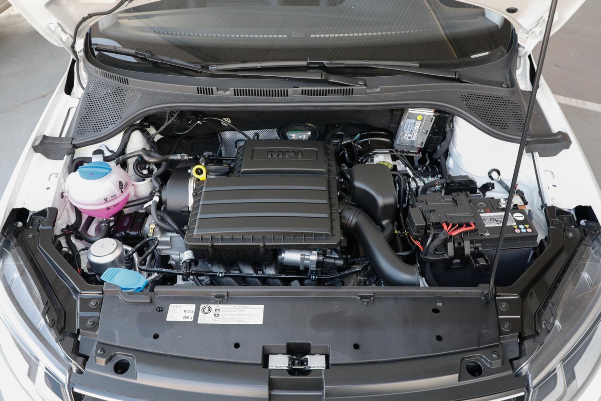 桑塔纳机盖拉线断了怎样打开机盖,桑塔纳机盖锁打不开怎么办