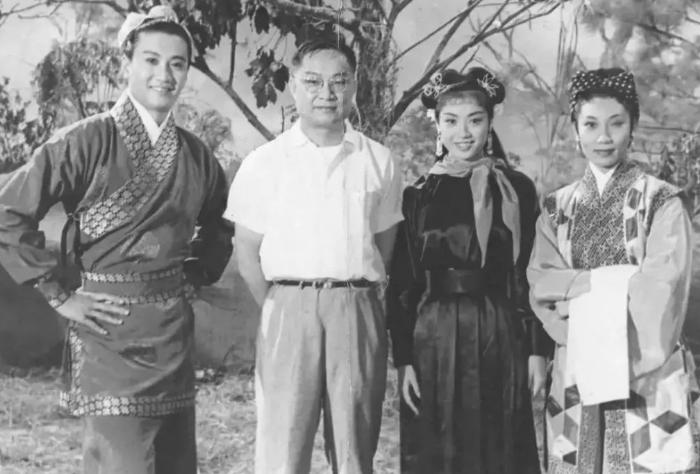 谢贤从年轻到老的视频,谢贤一年赚一栋楼