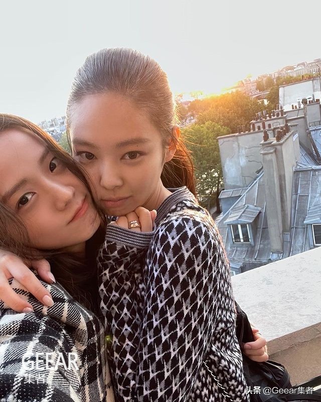 jennie参加巴黎时装周紫色上衣,jennie和jisoo去巴黎视频