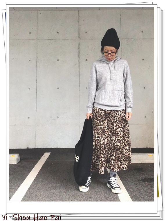 优衣库卫衣穿搭女2020,优衣库keithharingtokyo连帽卫衣