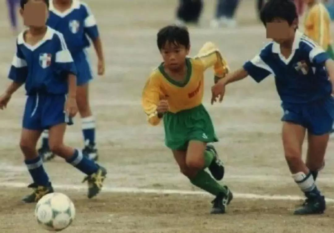足球从娃娃抓起不再是一句口号,足球从娃娃抓起的前一句