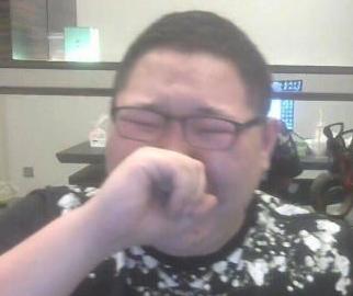 粉丝骗PDD十万打赏女主播，骚猪：下次还会借，水友怒赞！