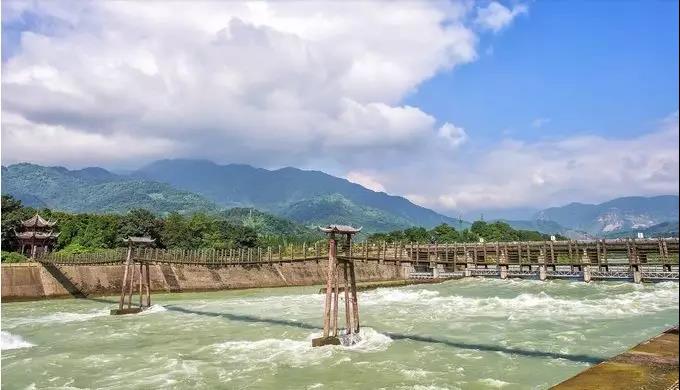 “口红一哥”李佳琦，旅行出门带哪只口红？