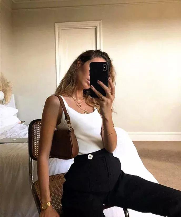 奶奶都嫌丑的包被Jennie背过后，有半个地球的时尚博主疯狂求同款