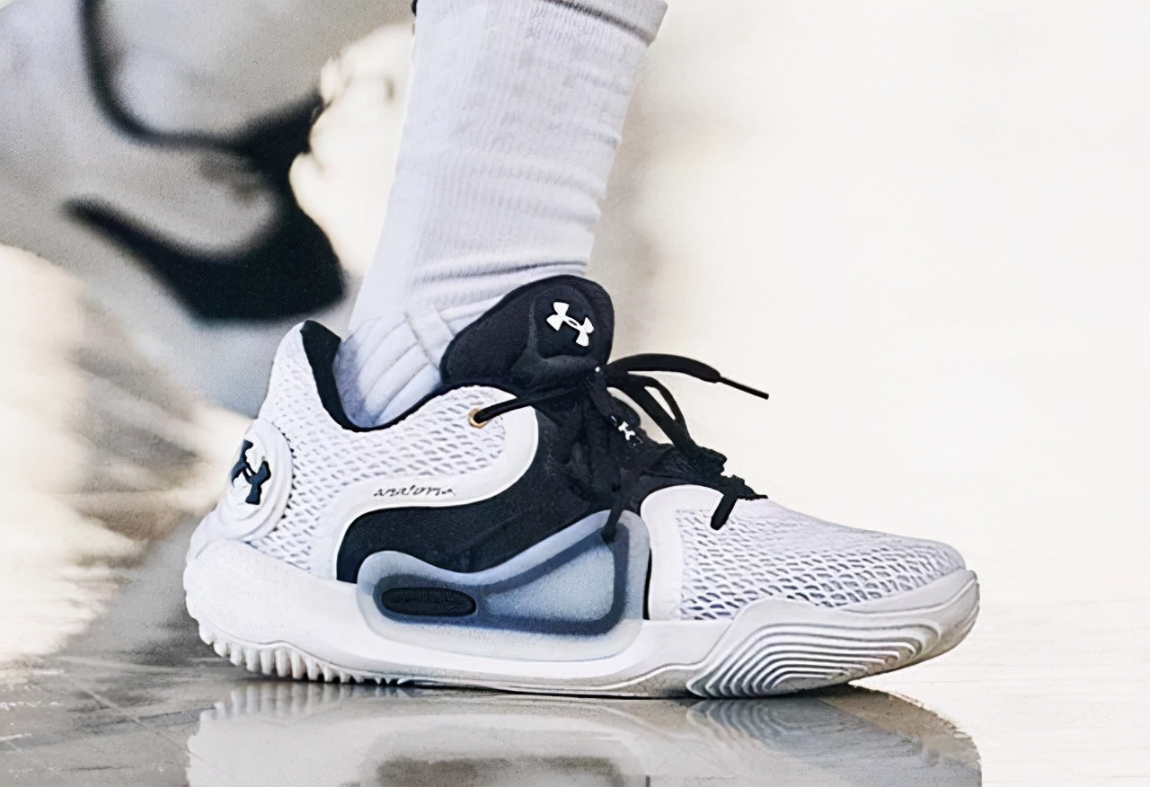 库里九曝光图,库里9莆田和正版脚感有什么差别