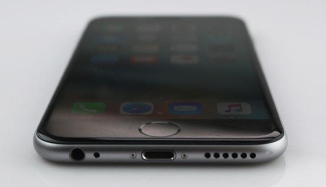 手机屏幕裂纹了贴个钢化膜行不行,手机屏幕贴水凝膜好还是钢化膜好