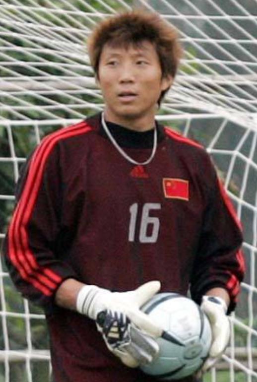 他个性不输王大雷,自认中国最佳门将,因队友踢假球愤然离场