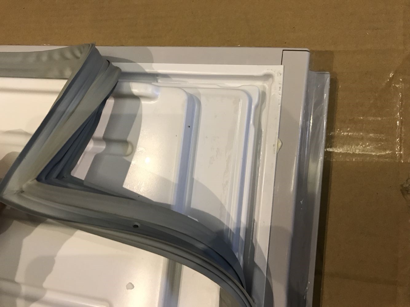 冰箱冷藏室有水怎么办？家用冰箱使用常识小技巧