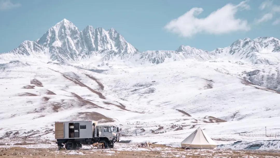 最适合改装的越野房车,三个90后开民宿