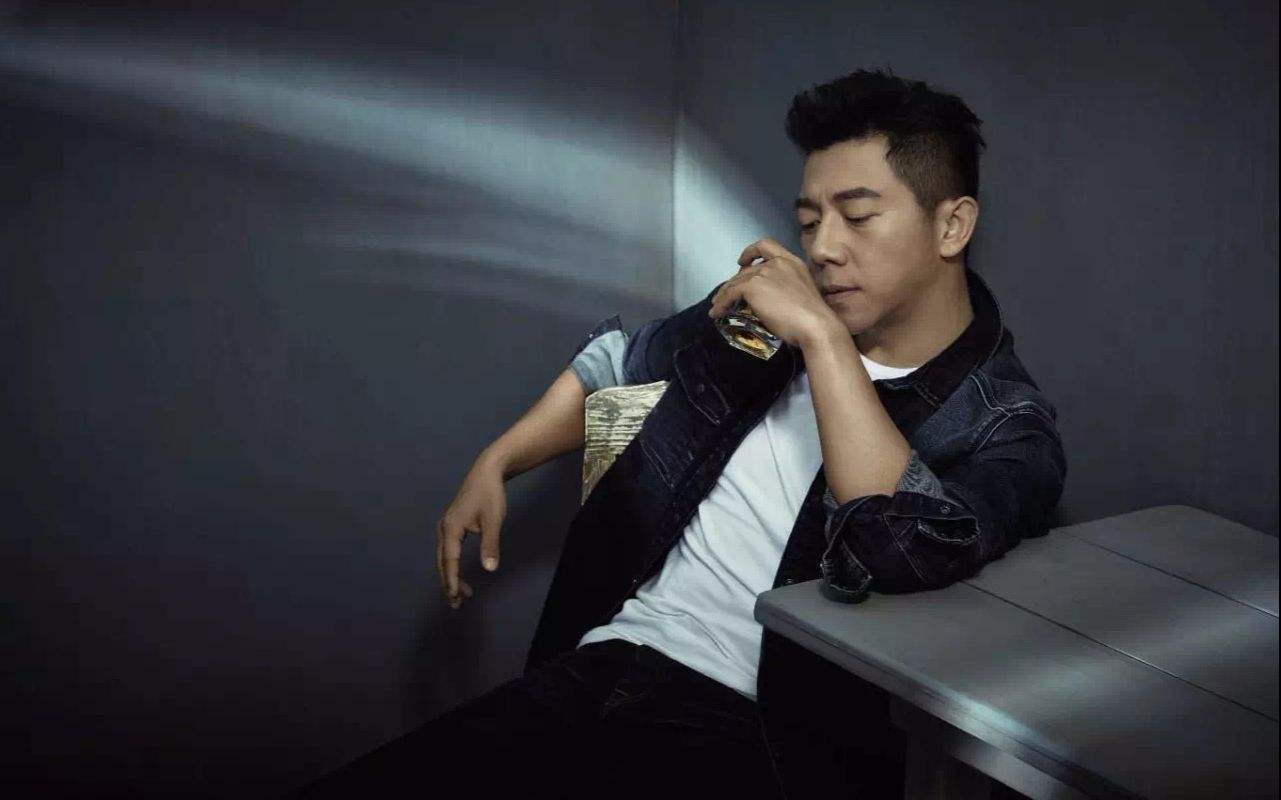 胡海泉录节目口罩,胡海泉微博最新视频