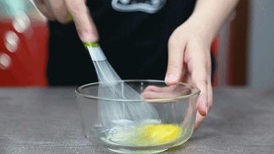 如何做小奶糕,新鲜出炉软糯香甜的小奶糕