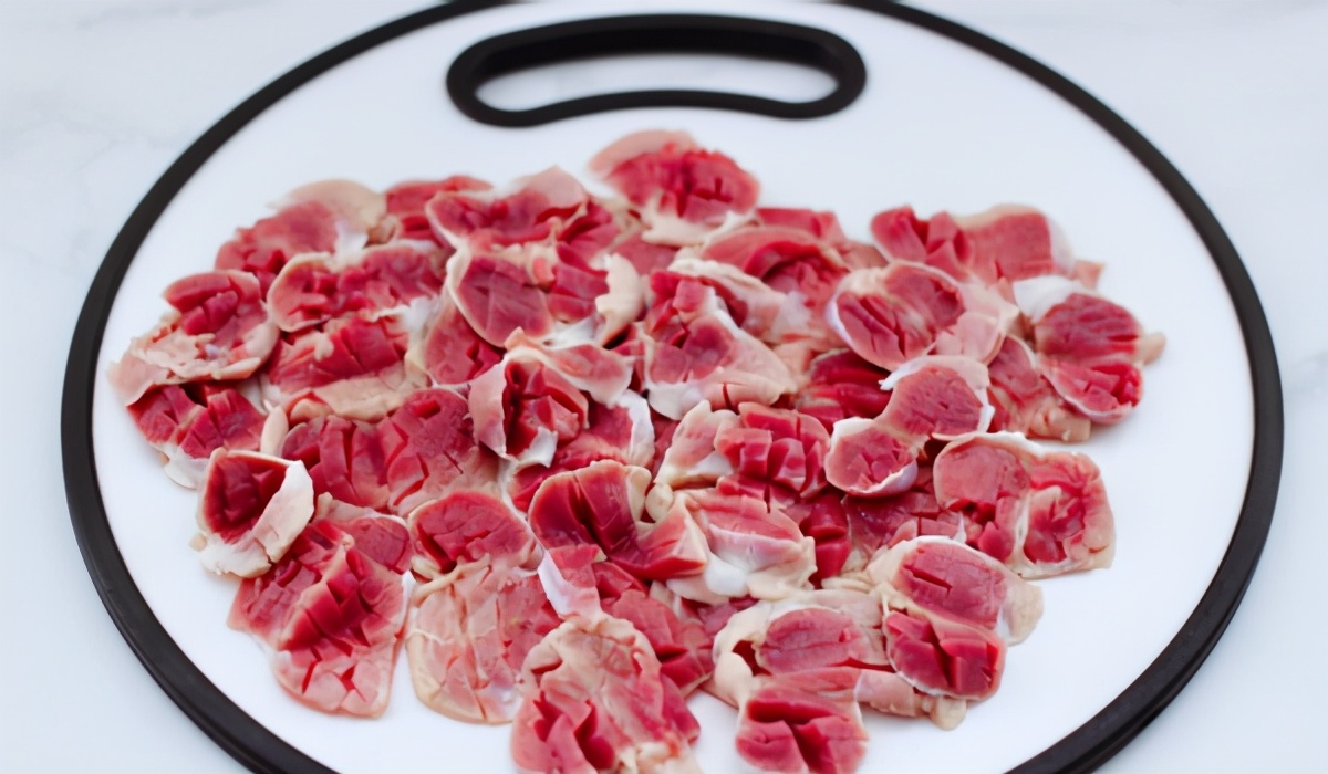 鸡身上“软黄金”，识货的人抢着买，肉贩子偷偷留着吃