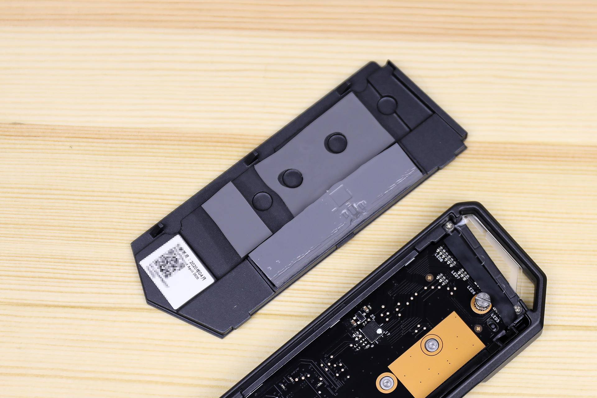 既要高速也要炫酷，ROGSTRIXARION固态硬盘盒评测