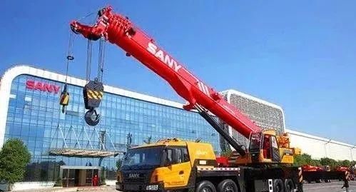 吊车司机赚钱多吗？他们平时都吃什么啊？做这行有没有前/钱途？